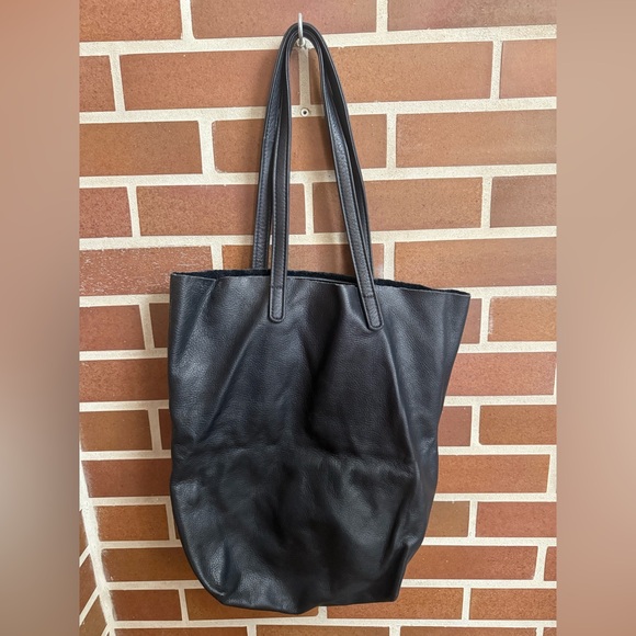 BAGGU Handbags - Baggu black leather tote